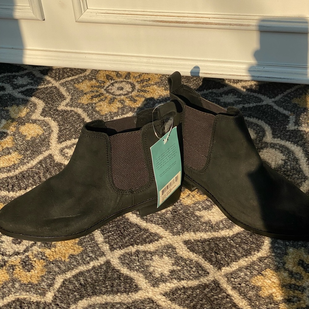 TOMS ANKLE BOOT NWT!!!!